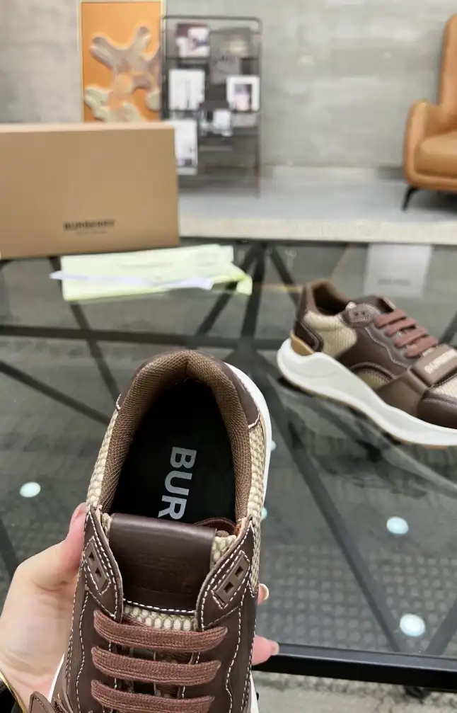 hype Burberry Sneakers