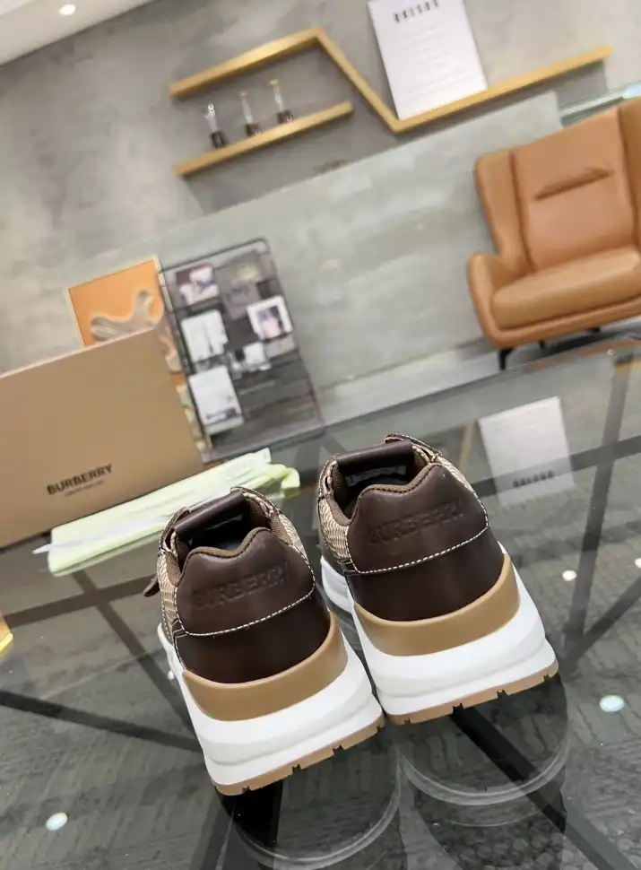 hype Burberry Sneakers