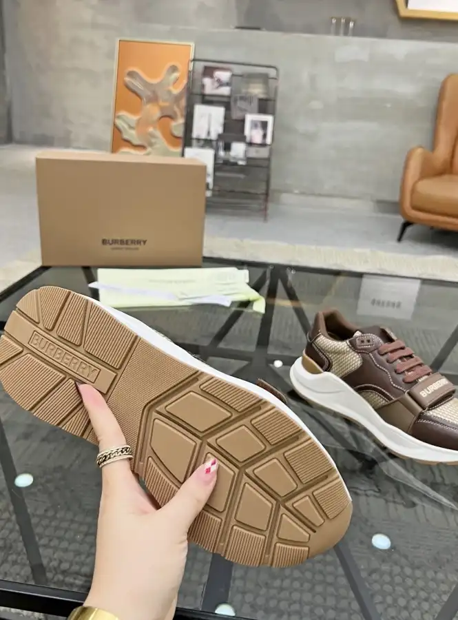 hype Burberry Sneakers