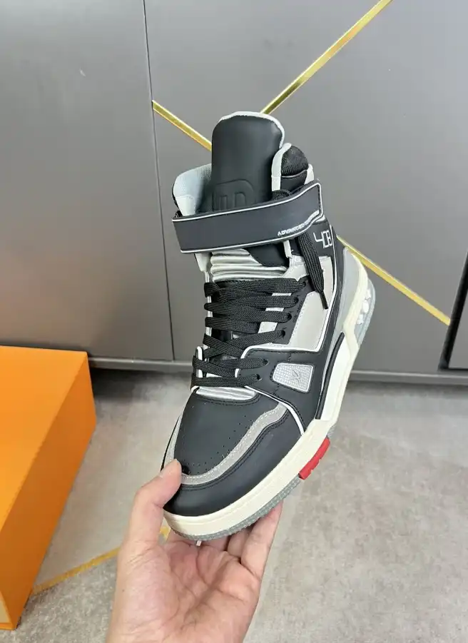 hype Louis Vuitton Sneakers