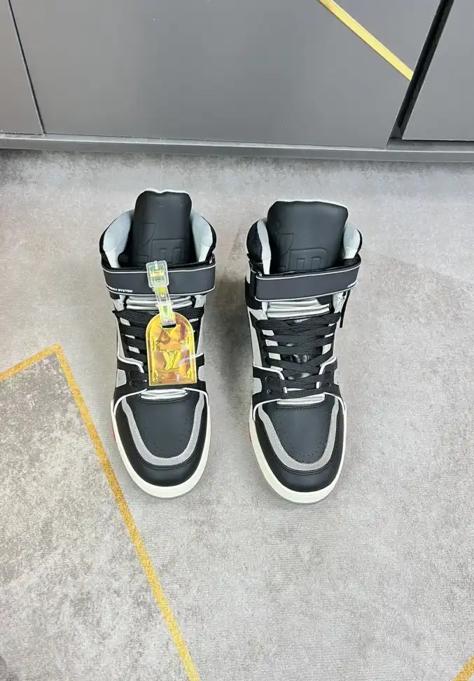 hype Louis Vuitton Sneakers