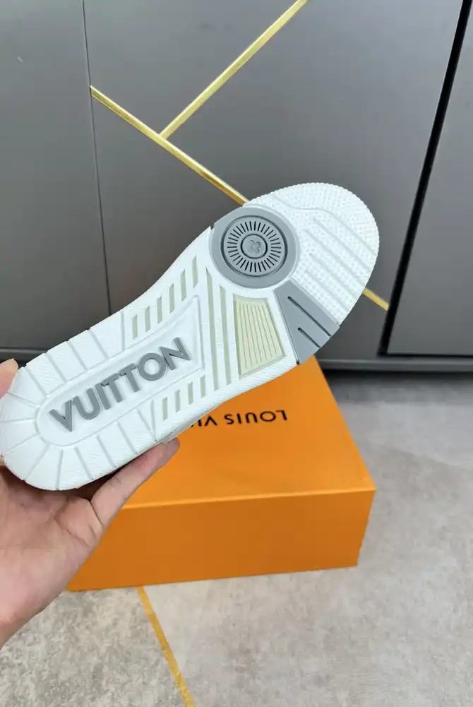 hype Louis Vuitton Sneakers