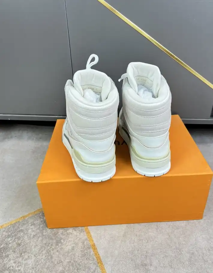 hype Louis Vuitton Sneakers