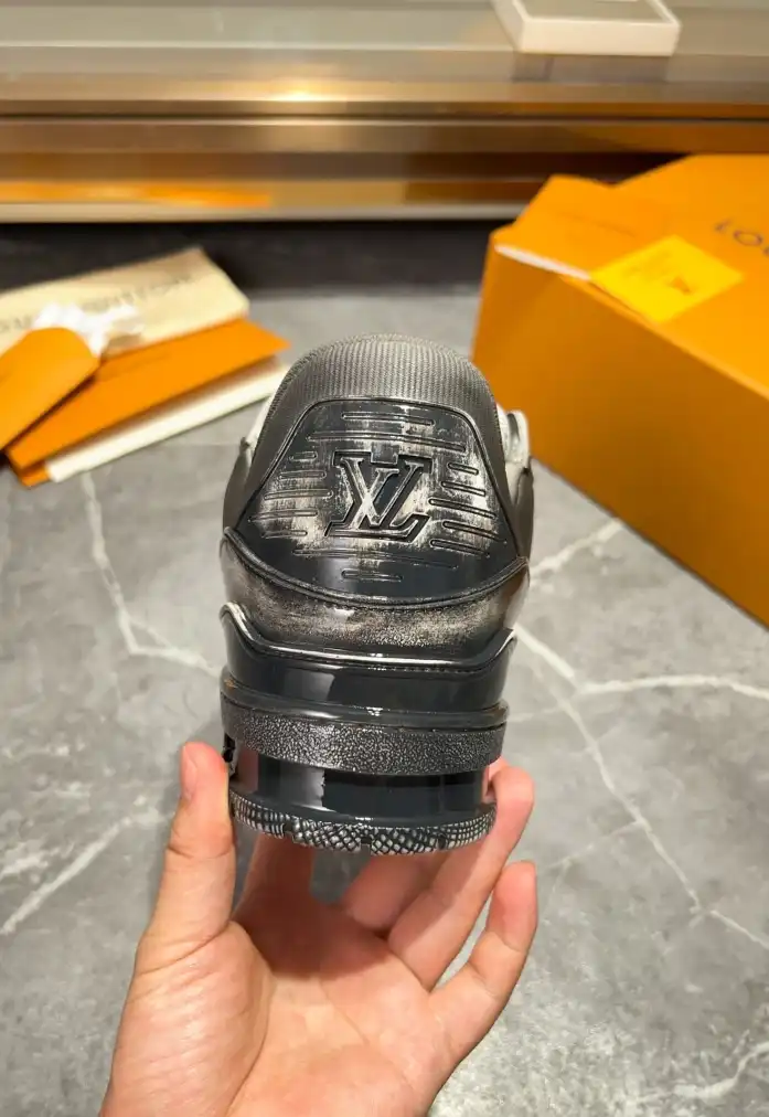 hype Louis Vuitton Sneakers