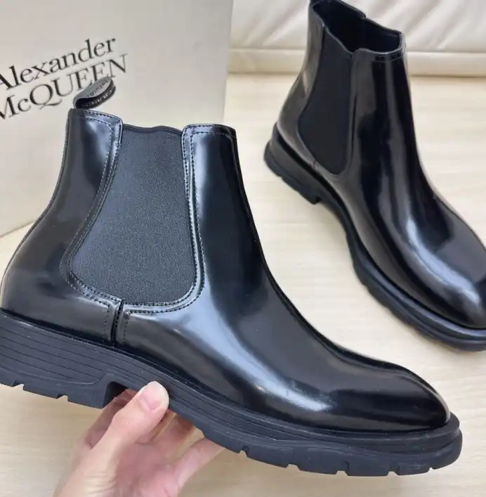 hype McQueen Boots