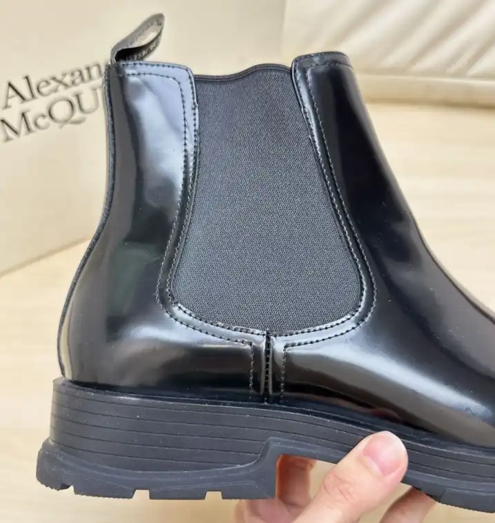 hype McQueen Boots