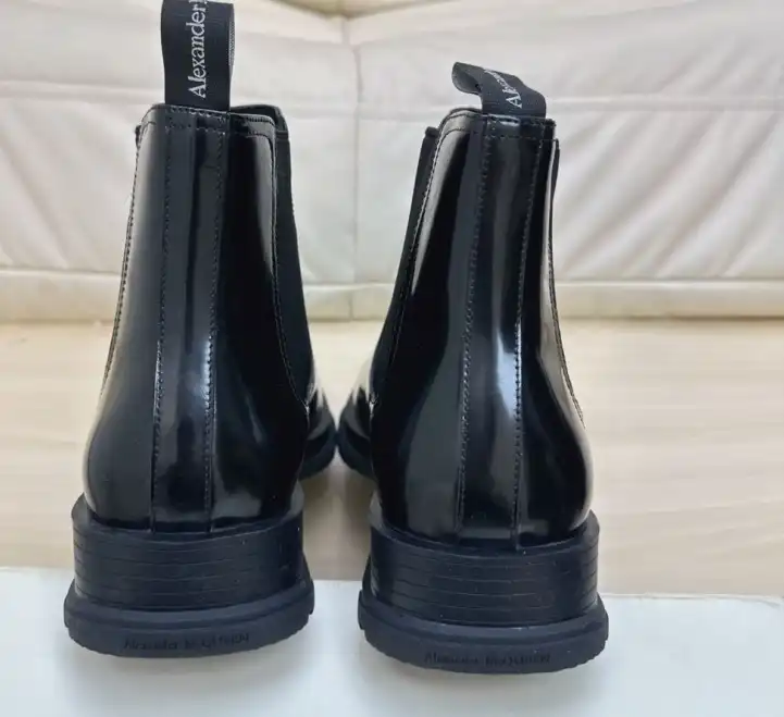 hype McQueen Boots