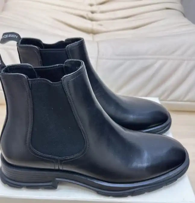 hype McQueen Boots