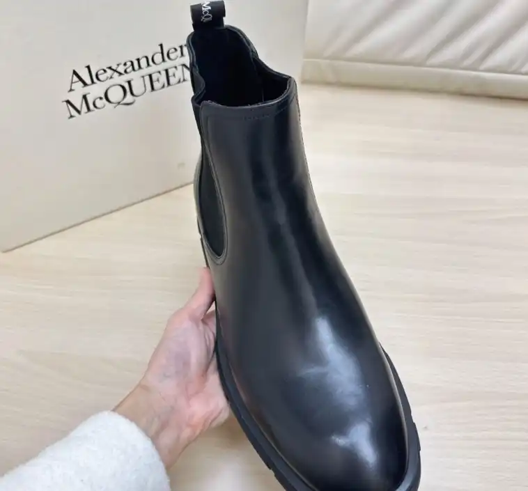 hype McQueen Boots