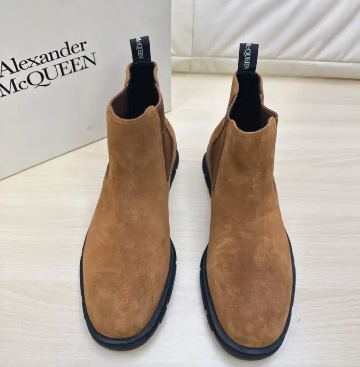 hype McQueen Boots