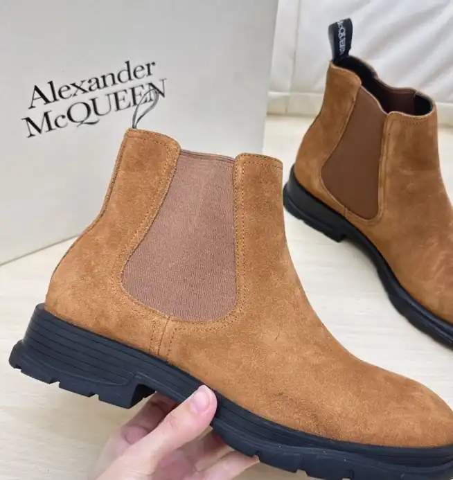 hype McQueen Boots