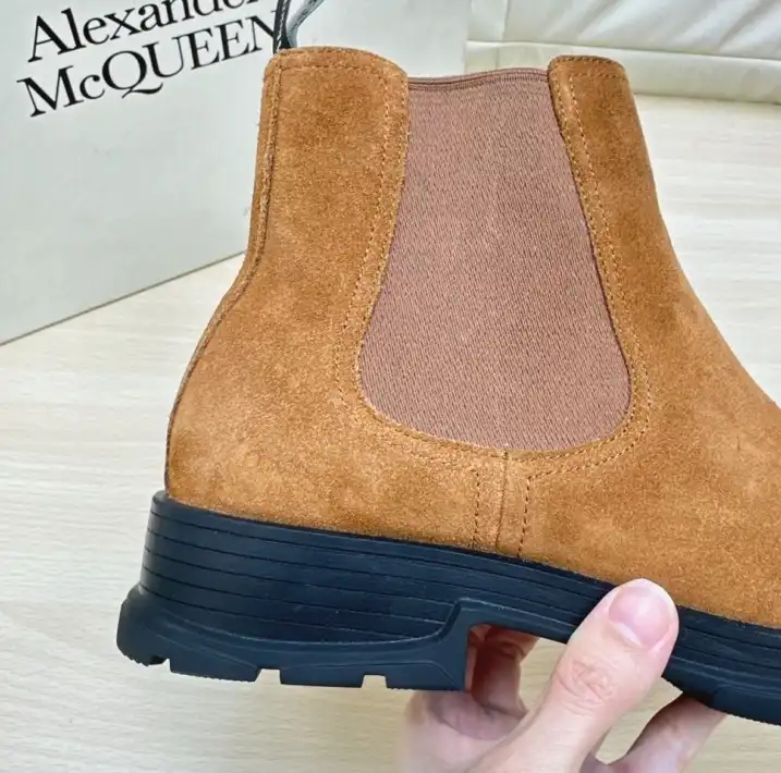 hype McQueen Boots