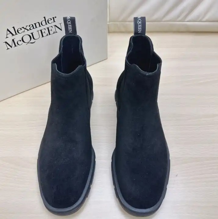 hype McQueen Boots