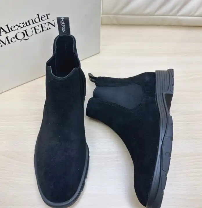 hype McQueen Boots