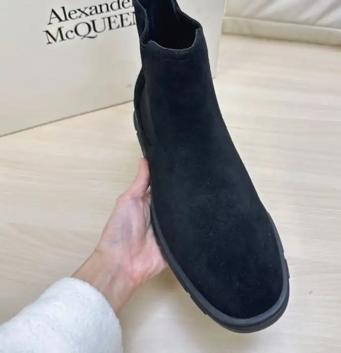 hype McQueen Boots