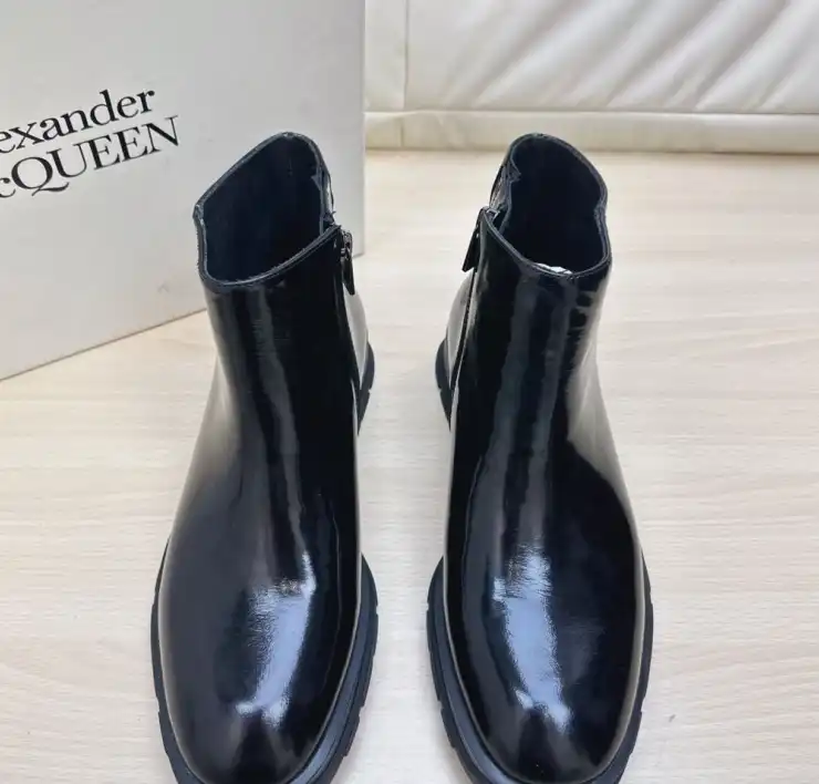 hype McQueen Boots