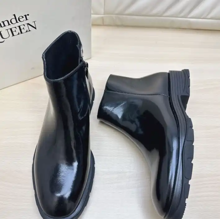 hype McQueen Boots