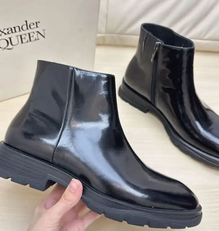 hype McQueen Boots