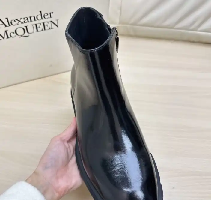 hype McQueen Boots