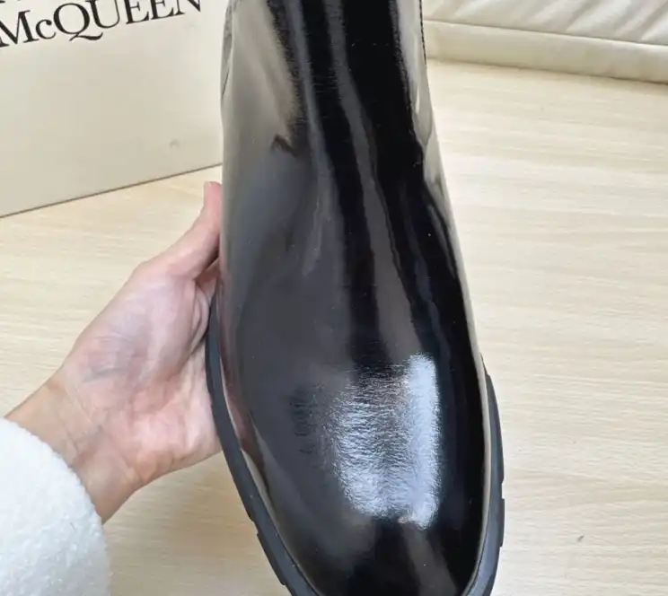 hype McQueen Boots