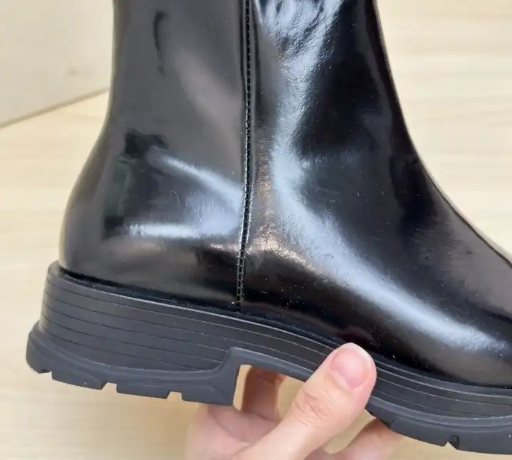 hype McQueen Boots