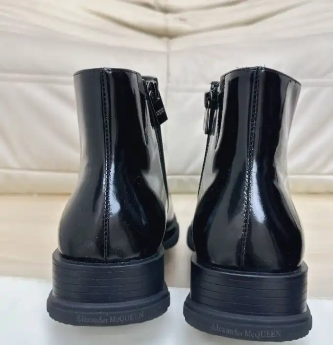 hype McQueen Boots