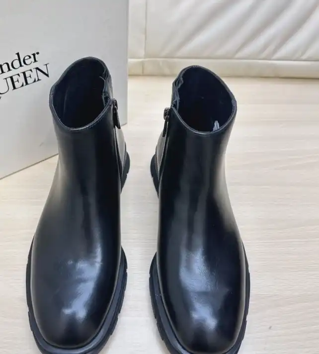 hype McQueen Boots