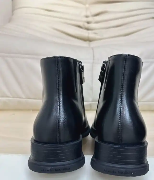 hype McQueen Boots