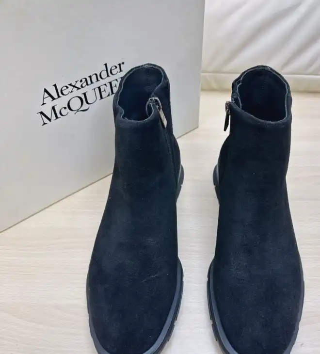 hype McQueen Boots