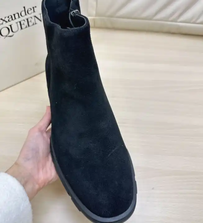 hype McQueen Boots