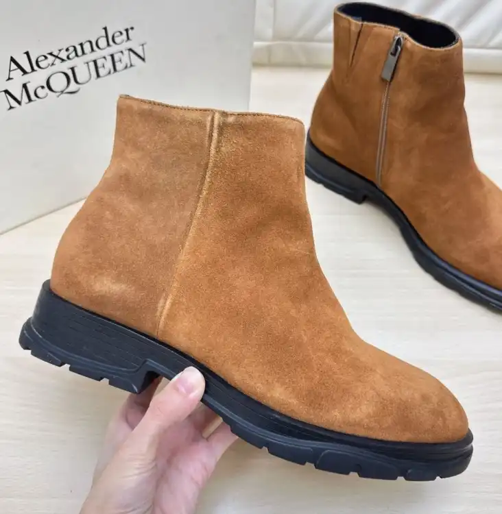 hype McQueen Boots