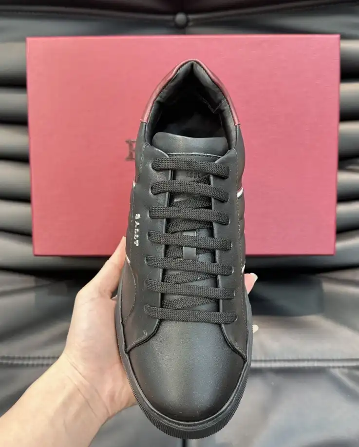 hype Burberry Sneakers