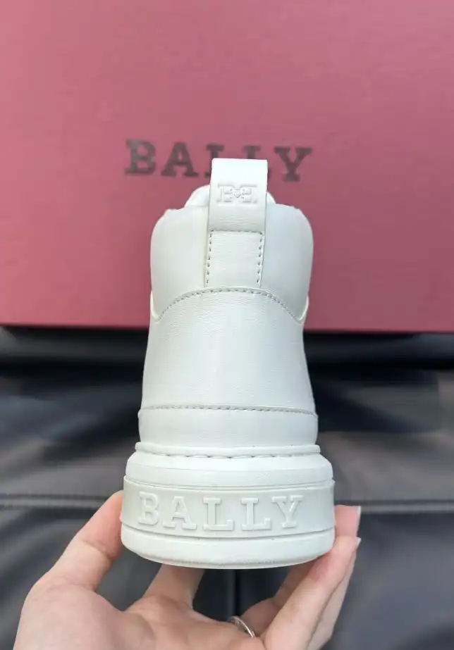 hype Burberry Sneakers