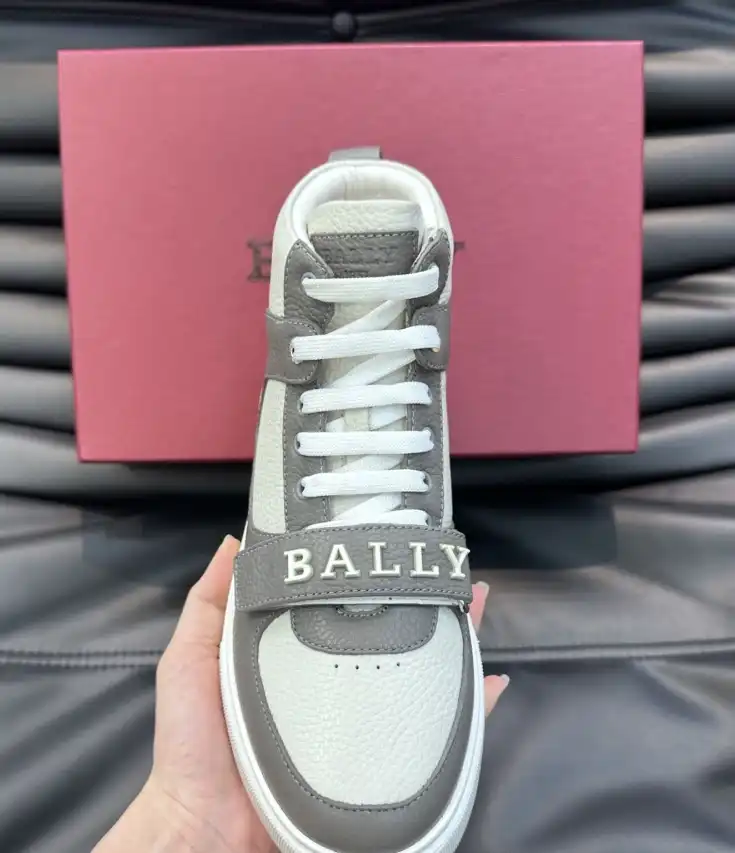 hype Burberry Sneakers