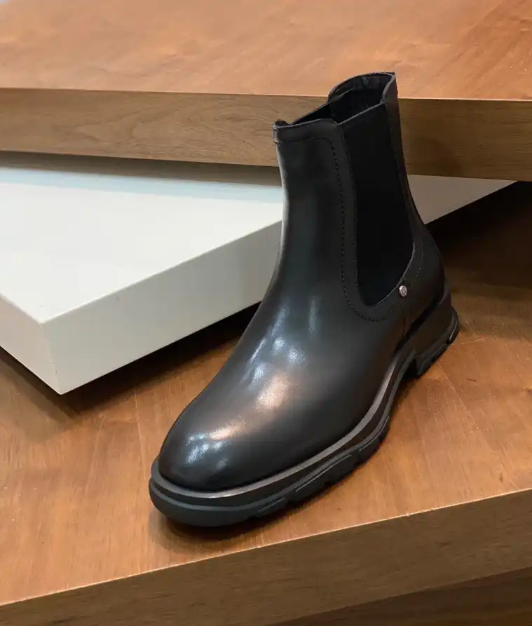 hype McQueen Boots