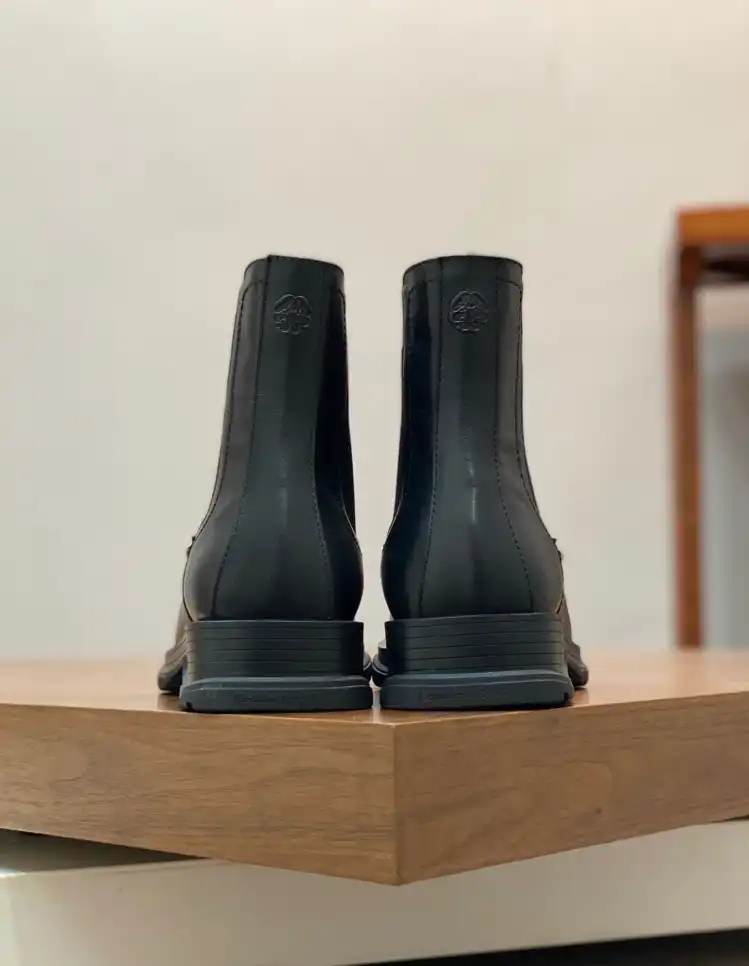 hype McQueen Boots