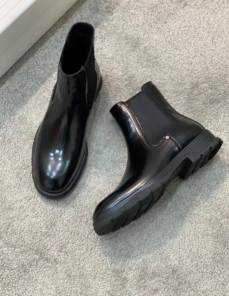 hype McQueen Boots