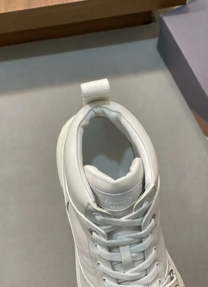 hype Burberry Sneakers