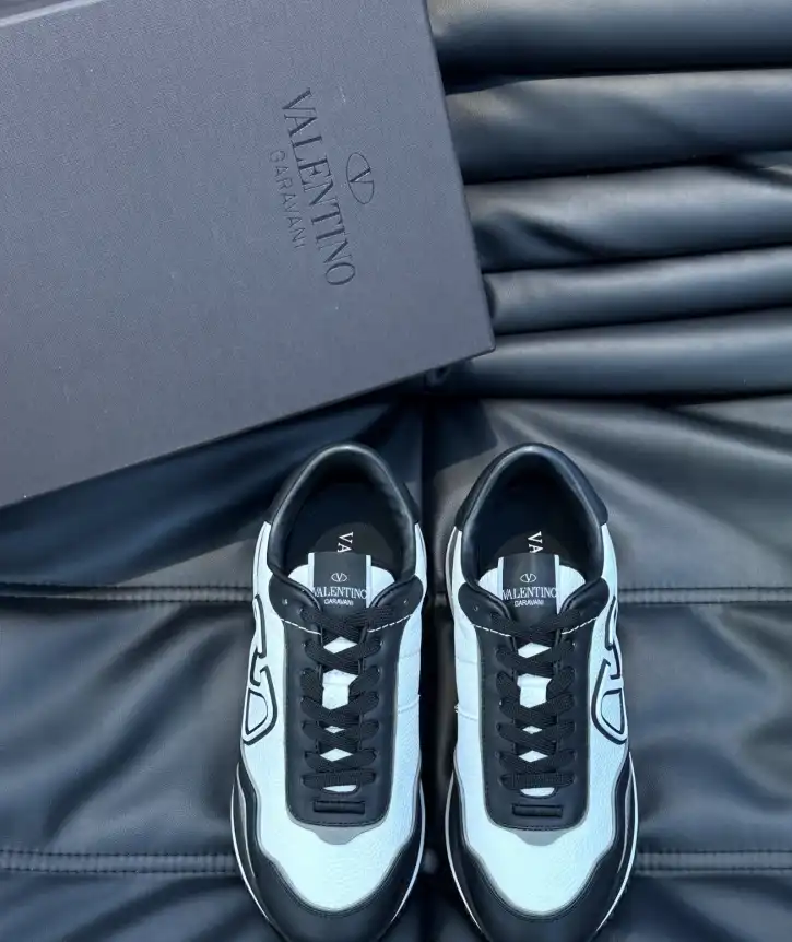 hype Valentino Sneakers