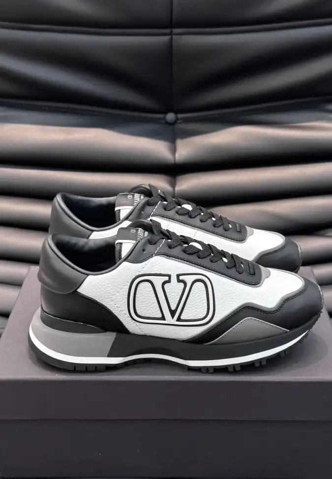 hype Valentino Sneakers