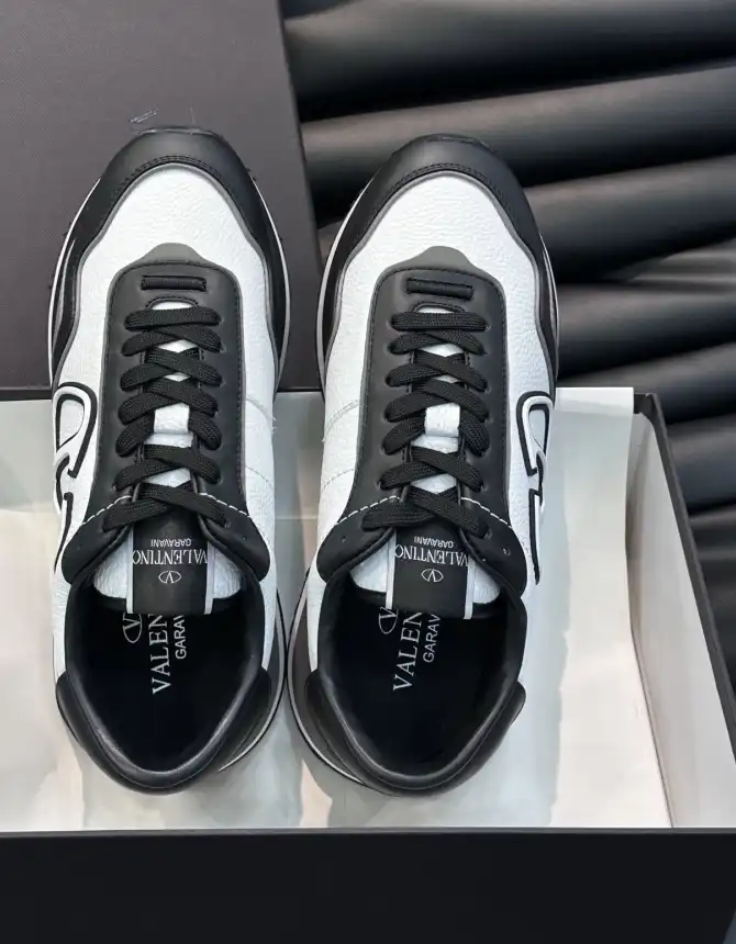 hype Valentino Sneakers