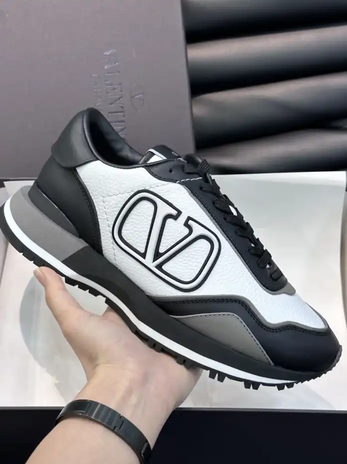 hype Valentino Sneakers