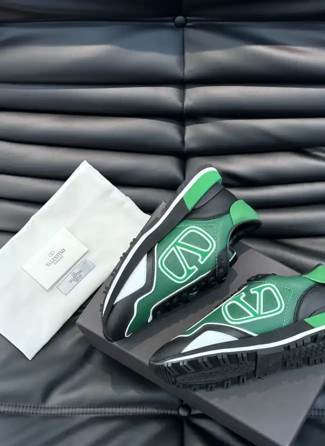 hype Valentino Sneakers