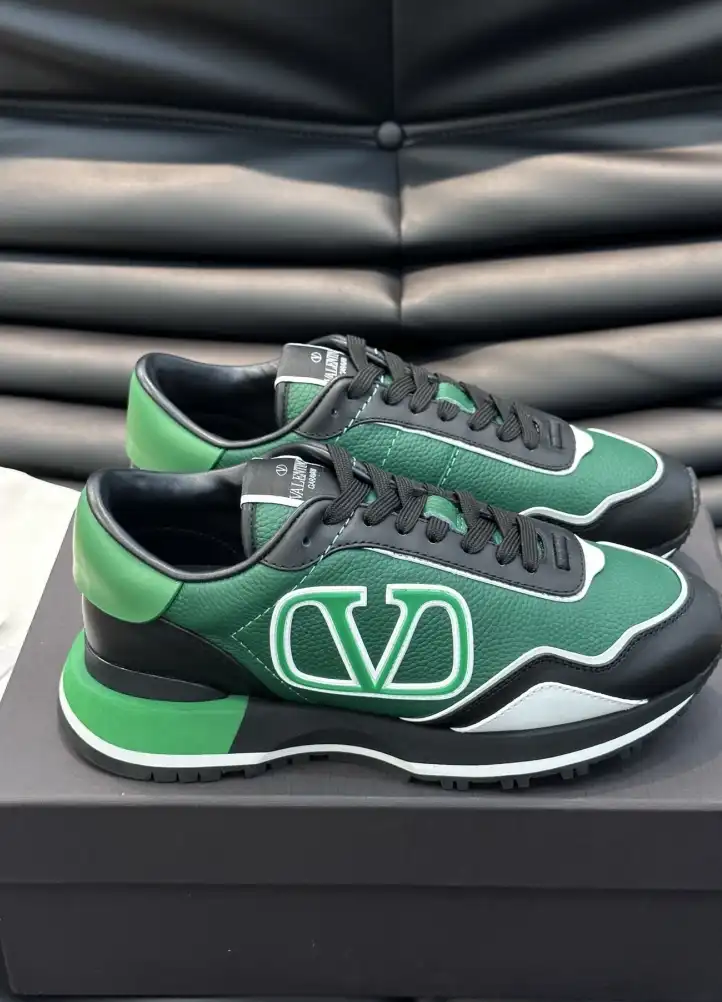 hype Valentino Sneakers