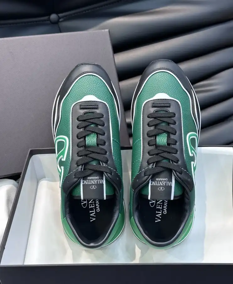 hype Valentino Sneakers