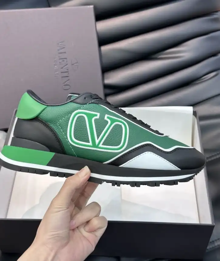 hype Valentino Sneakers