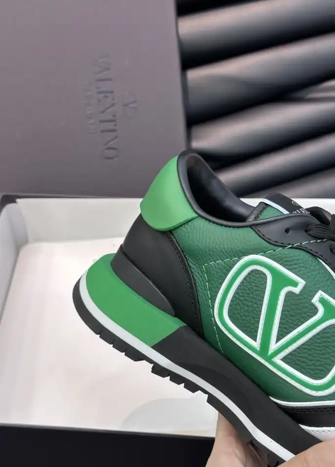 hype Valentino Sneakers