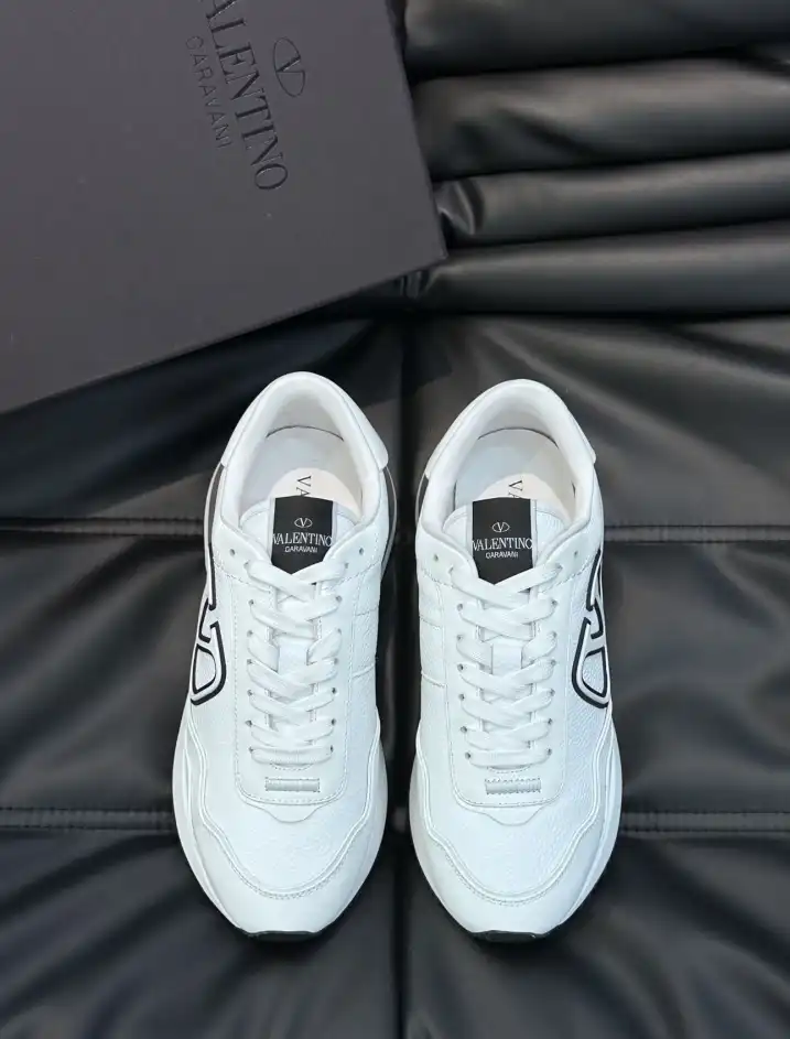 hype Valentino Sneakers