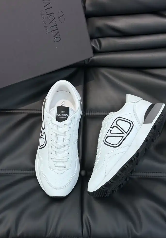 hype Valentino Sneakers