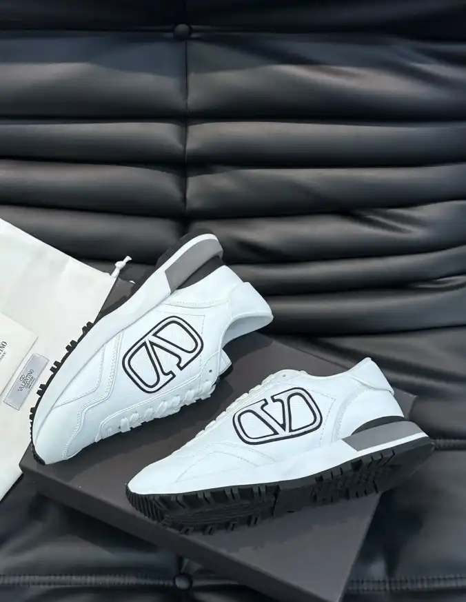 hype Valentino Sneakers